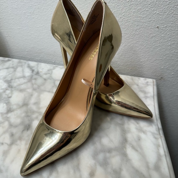 Gold Express heels 4 inch perfect for the holidays . New no box size 9 - Picture 4 of 4